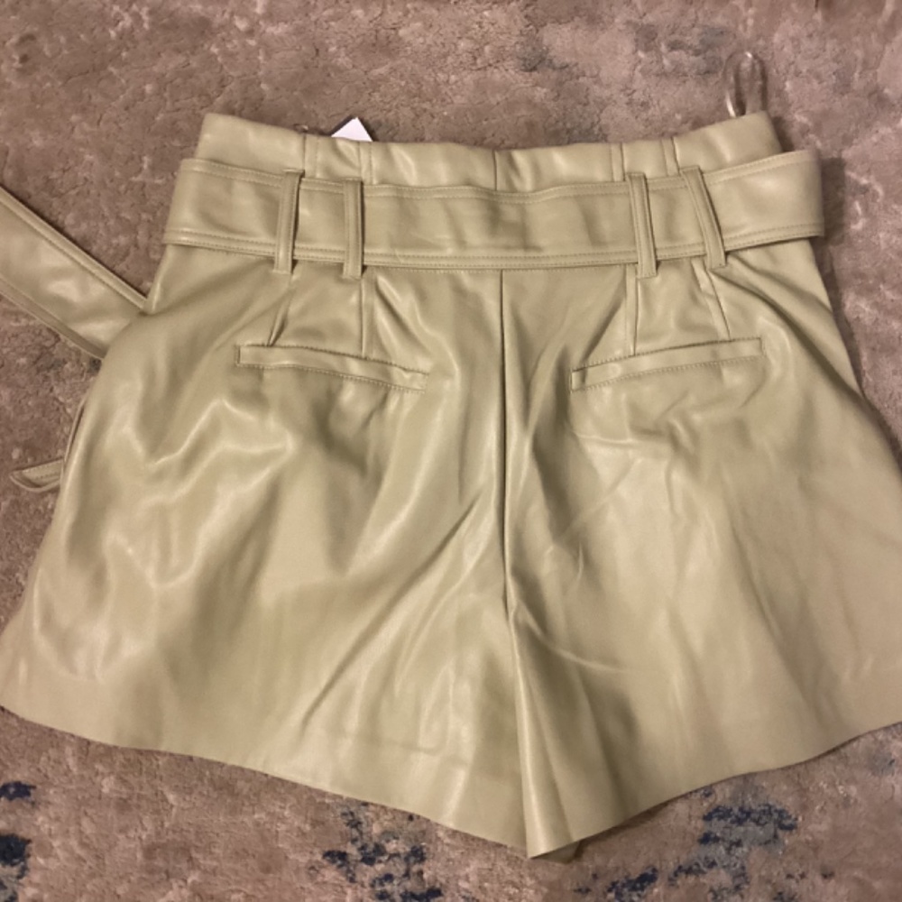 Shorts - Picture 5 of 7